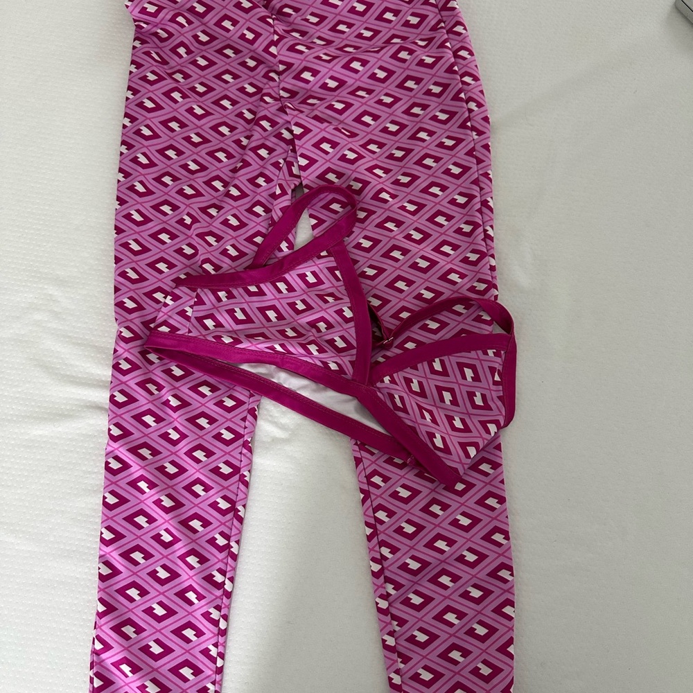 Pink Geometric Pattern Leggings and Sports Bra Set